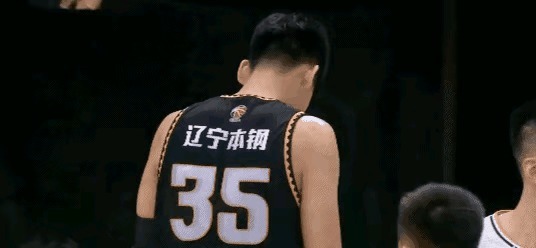 周俊成|纵观CBA|帅哥杨鸣口吐芬芳,教练江湖只有硬气没有儒雅