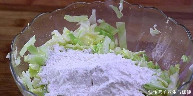 包菜|包菜最近火了，学会这个特色做法，不吃撑都停不下来，太馋人了