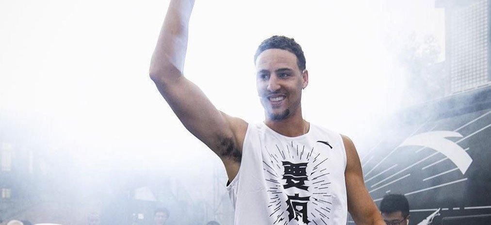 安踏 安踏联名“范思哲”!颜值满分,国外明星上脚,老外也爱进口鞋?