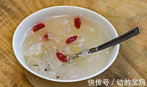 银耳是用热水还是冷水泡呢?选择银耳有方法,下面教教大家吧!