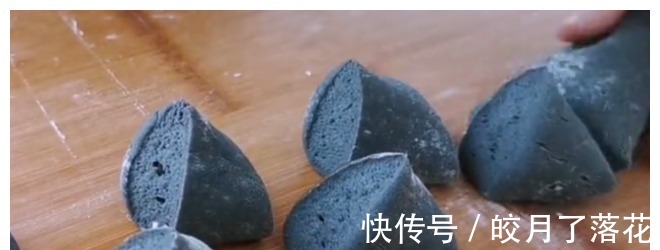 大人|1碗芝麻2个鸡蛋，教你一种新做法，松软又拉丝，大人孩子抢着吃！