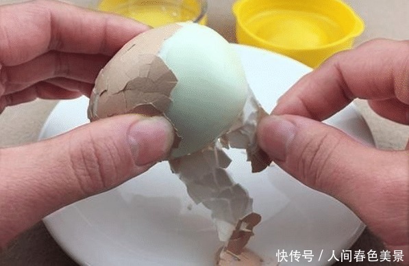 煮鸡蛋|煮鸡蛋只用白水煮可不行,煮前多做一步,香嫩好吃,蛋壳特好剥