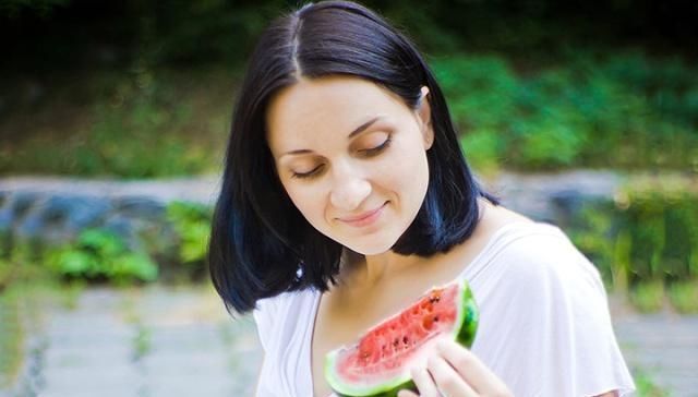 产后抑郁|在怀孕期间使用月见草油安全吗月见草油对孕妇有什么好处