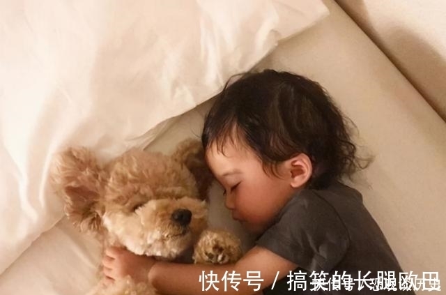 孩子|宝宝何时能睡整觉?前4个月是关键,掌握好方法让孩子睡到大天亮