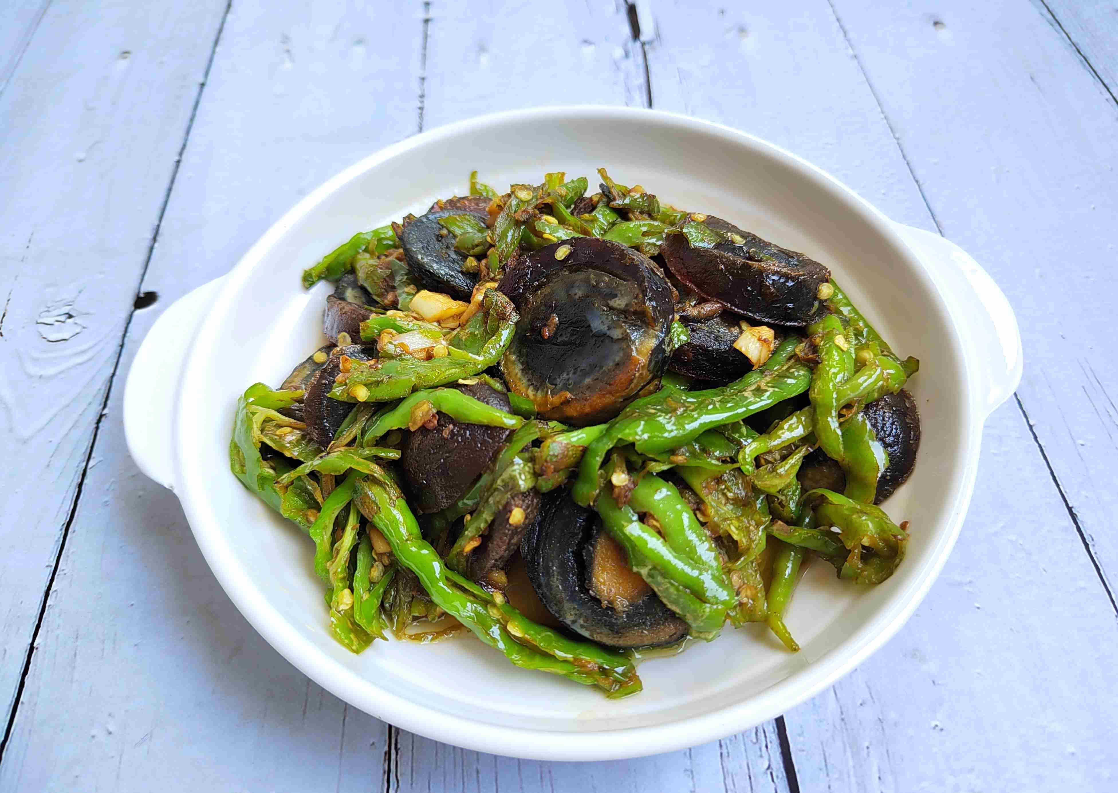 请公公婆婆吃饭，三小时做了5菜1汤，发朋友圈火了，网友：真抠门