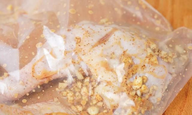 不用油炸却酥脆爆汁的脆皮大鸡腿，孩子们都爱吃！