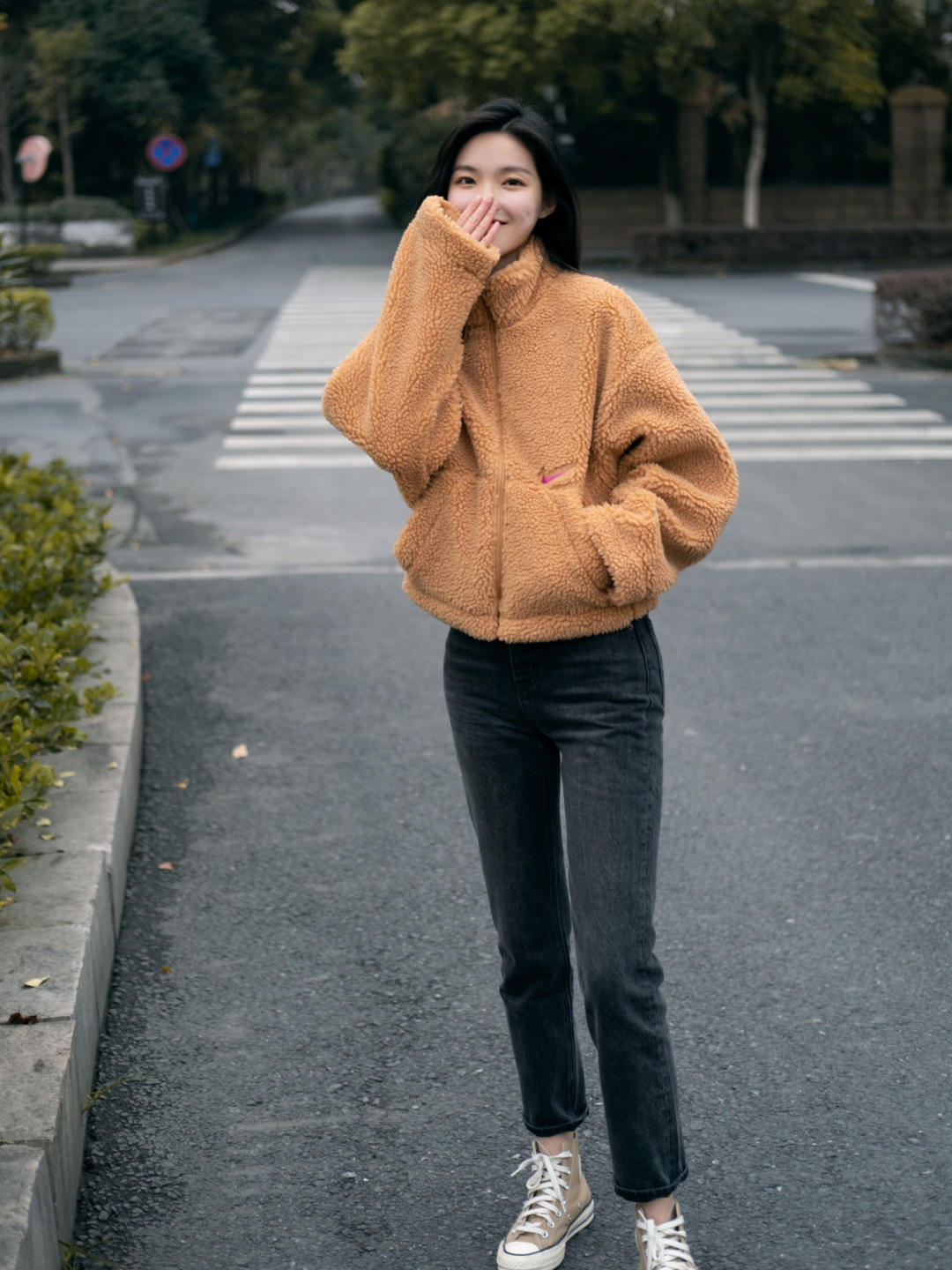 贝雷帽|“羊羔绒外套”怎么穿出高级感?秋冬学这4套穿搭技巧,高级时髦