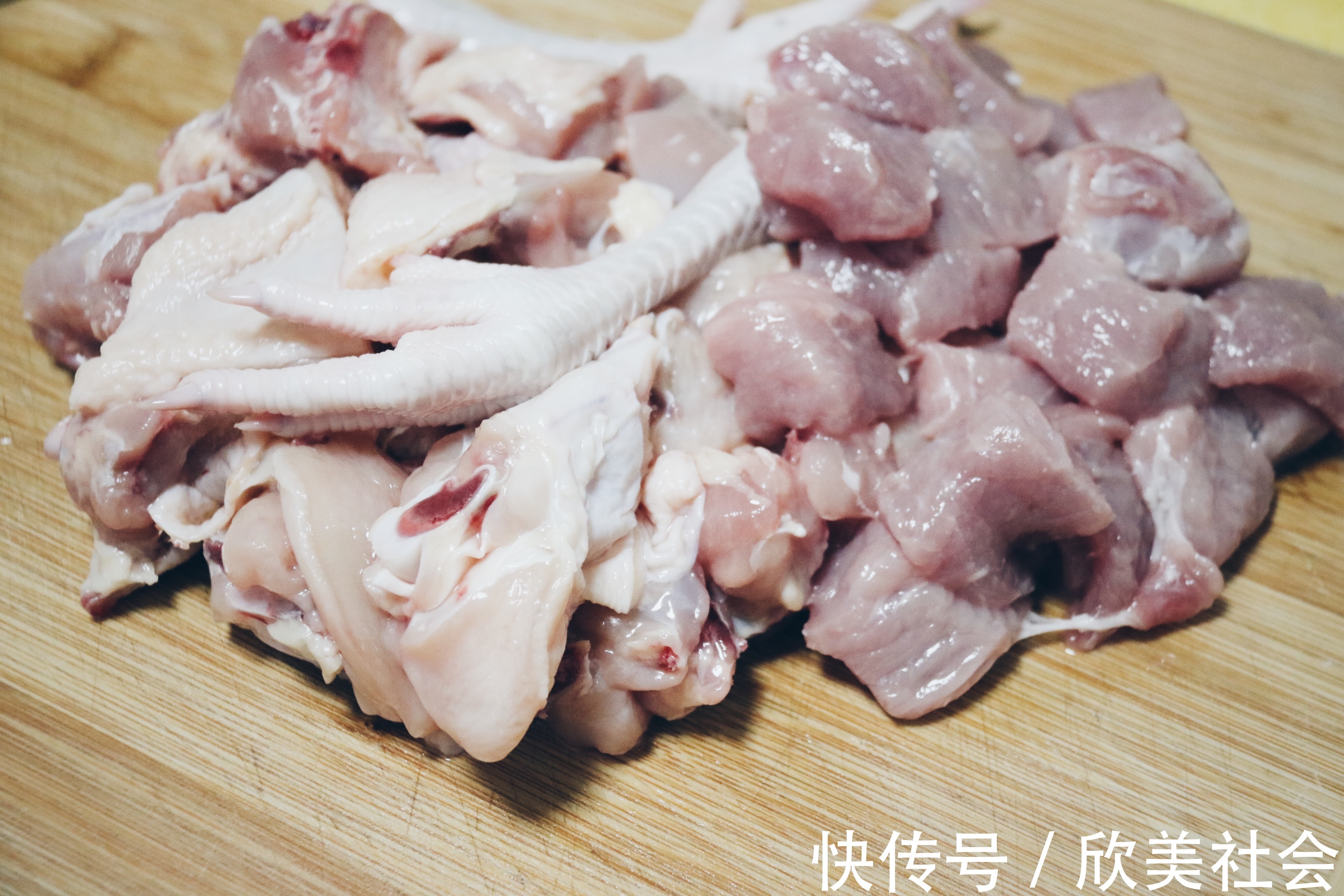 肉制品|炖鸡汤,别直接加水!教你炖鸡汤的正确方法,汤浓味儿鲜,不油腻