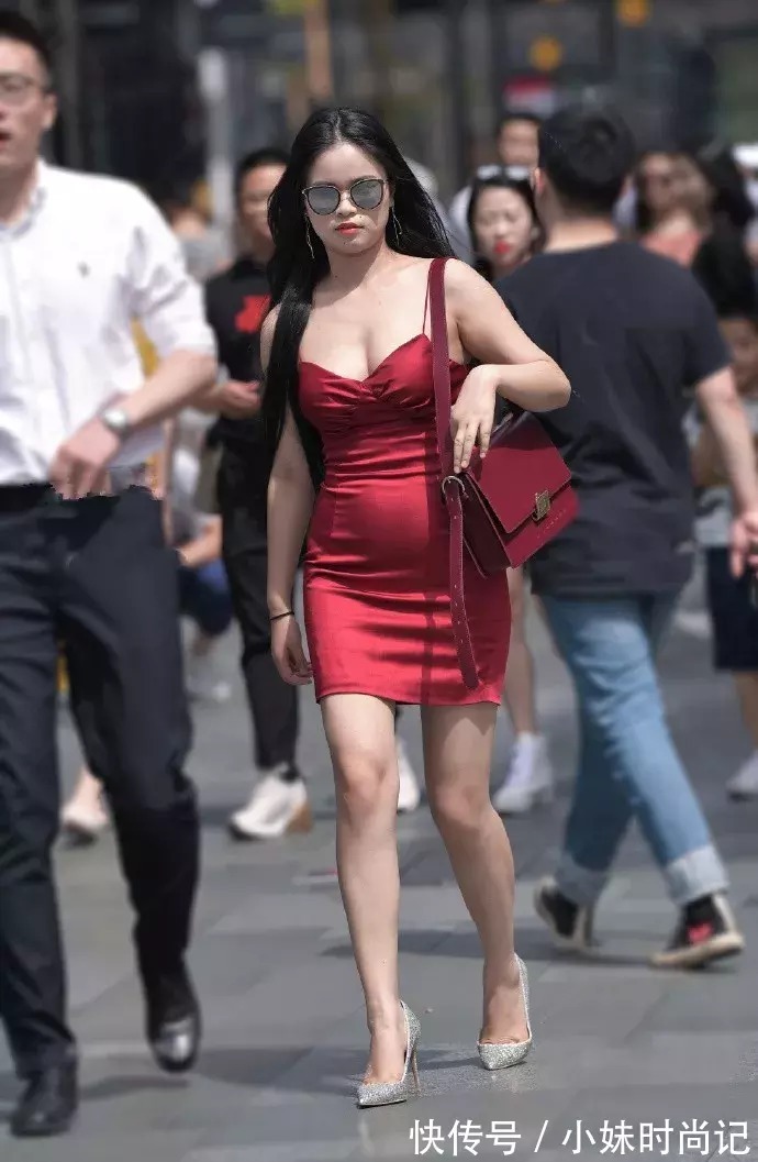 贝雷帽|裙子遇上高跟鞋,让你的时尚绽放出时尚的魅力