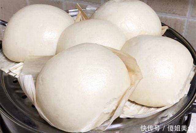 发面万万别只用酵母粉,多加这2样,馒头暄软劲道,比蛋糕还好吃