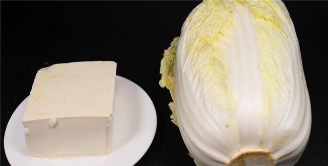 白菜|白菜炖豆腐,先炒白菜还是先炖豆腐?这么做才最好吃,汤都不剩