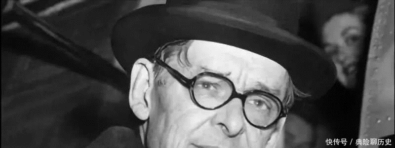 黑暗|“点燃一根火柴,只能发现为黑暗包围。”