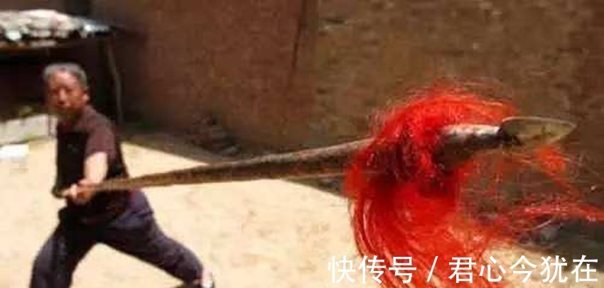 杨开华&老汉自称杨家将后人,有族谱为证会36路枪法,曾一枪挑翻7恶霸!