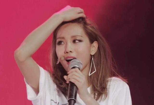 王菲菲|《乘風破浪》最慘姐姐!韓國出道未火,帶隊友來節目自己先被淘汰