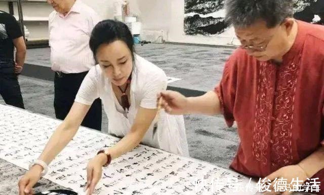 收藏价值|刘晓庆开启个人书法展，她的书法作品真的有收藏价值和艺术价值吗