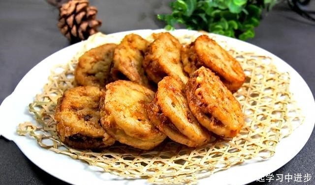 年夜饭少不了藕合,简单一炸,金黄又酥脆,比炸鱼还受欢迎