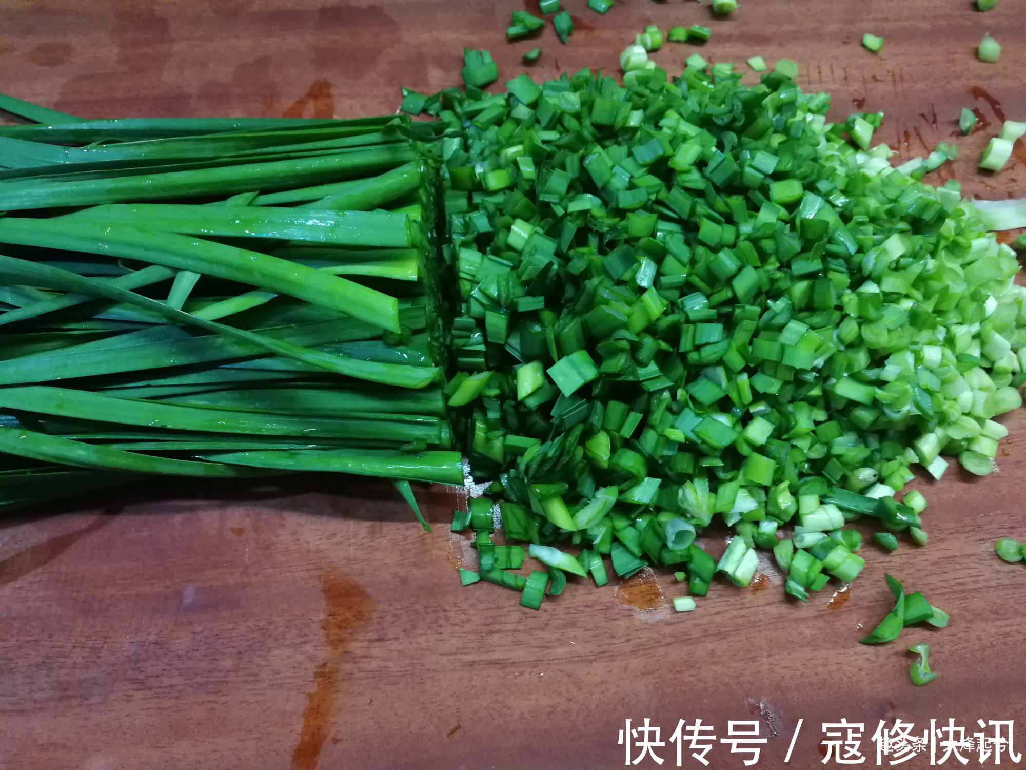 用韭菜包饺子，教你几招，鲜香好包，不出汤不走味，一做就成功