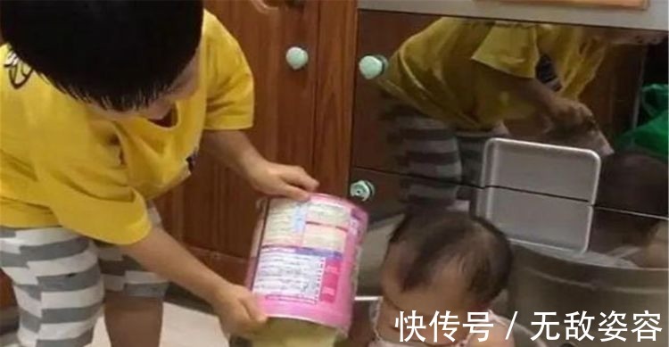 小树苗|熊孩子趁爸妈外出,把弟弟放进锅中加水“炖”了,爸妈发现很崩溃