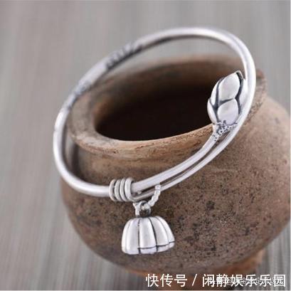 黄金|女人戴镯子金的好还是银的好,以下这几点,看完你就有数了