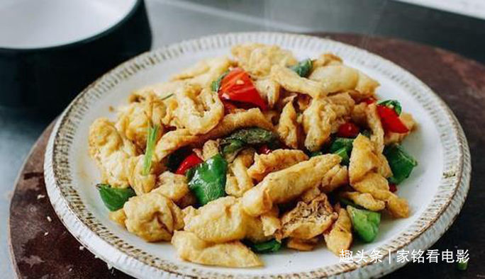 青椒|美食推荐油豆腐炒辣椒、番茄焖排骨、青椒木耳肉丝、土豆酱鸡块