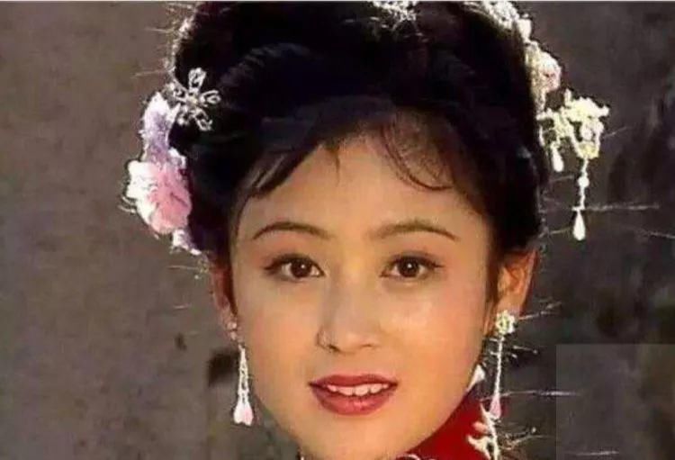 曹操|关羽为何月下斩貂蝉？并非关公心狠，而是发现了貂蝉一秘密