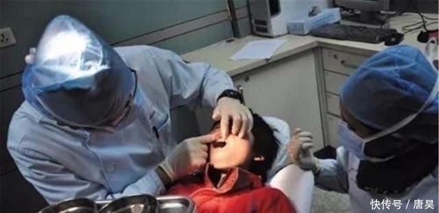 父母|3岁儿子鱼刺卡喉咙，父母的两个举动，连医生都称赞很专业