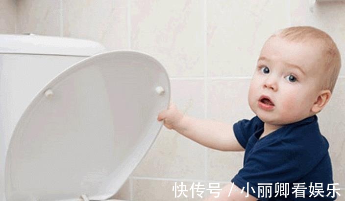 排尿|宝宝总尿床不是小事,超过这个年纪还尿床,家长可要保持警惕