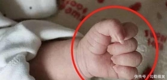 双拳|宝宝出生5天后紧握双拳离世,婆婆好奇掰开小手,宝妈泣不成声