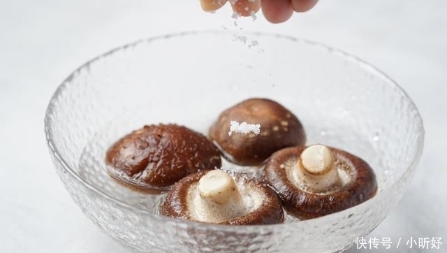 这菜味道鲜香口感滑嫩，全家都喜欢，每次吃得连汁都不剩