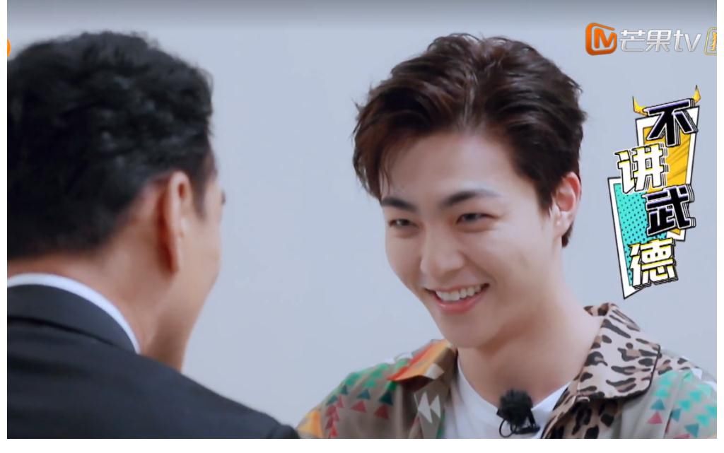 耀慶哥|陳立農(nóng)王耀慶玩打手板游戲，嗨到極點時，農(nóng)個笑成地主家的“傻兒子”