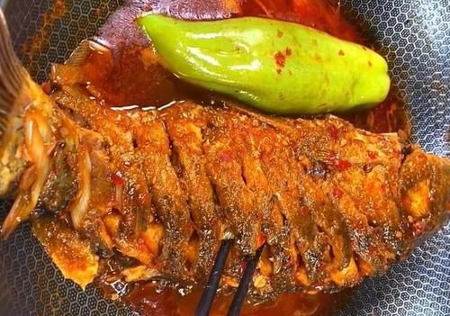 家庭版红烧鱼，学会这道菜，除夕晚上可以露一手