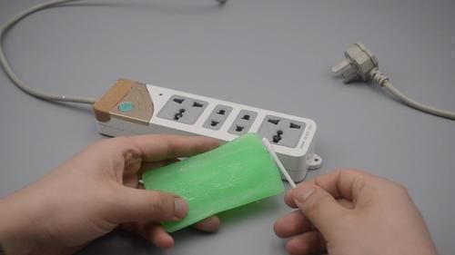 小妙招|插座很难插进去怎么办?教你一个实用小妙招,立马变得非常顺畅