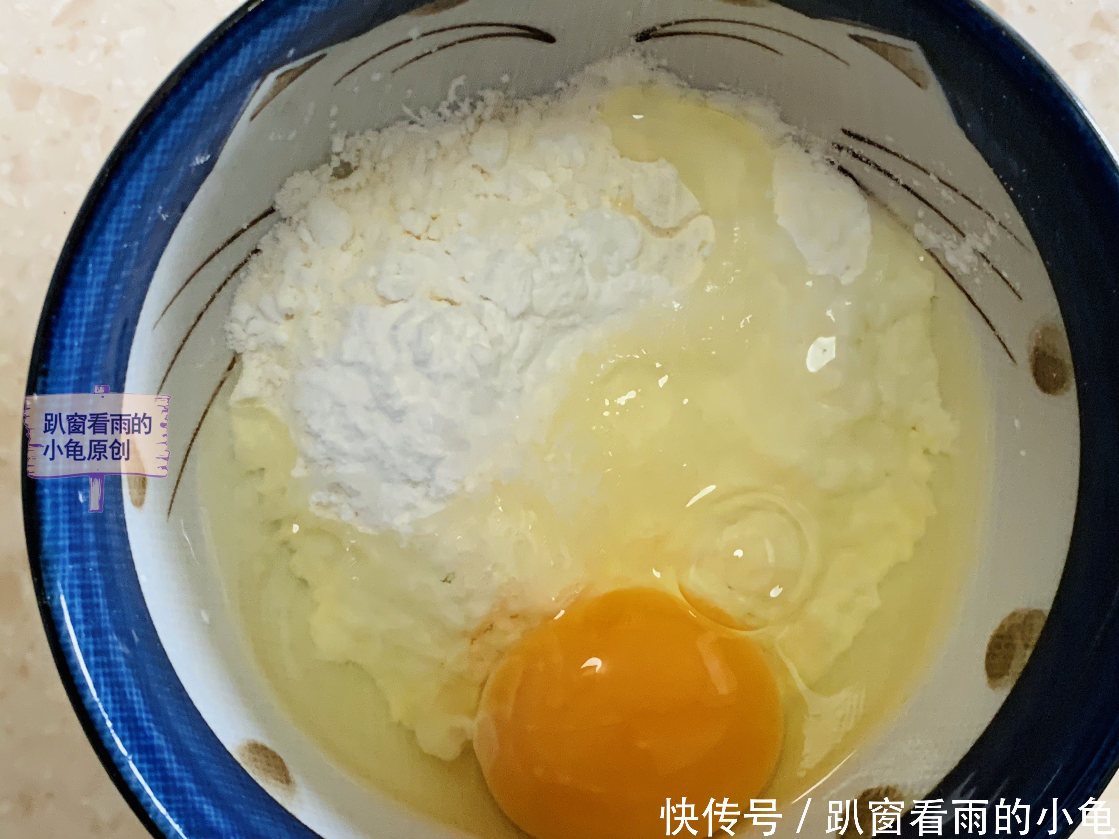 中薪|用蒲公英的花朵做一盘下午茶的小甜品,酥香鲜嫩又营养,清新怡人