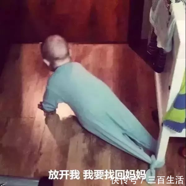 打球|爸爸带娃火了，打球带娃两不误，网友：爸爸带娃活着就好