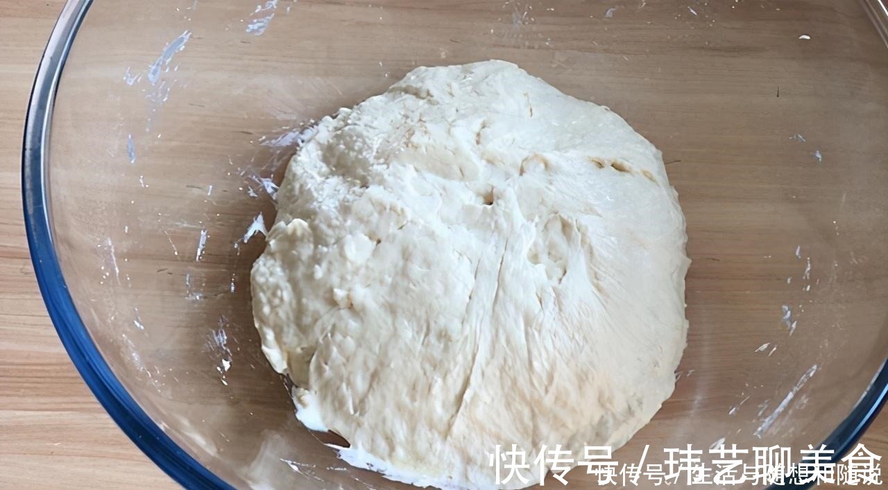 冬天早餐要吃好吃饱，爱上发面葱花饼，筷子一搅，出锅蓬松又暄软