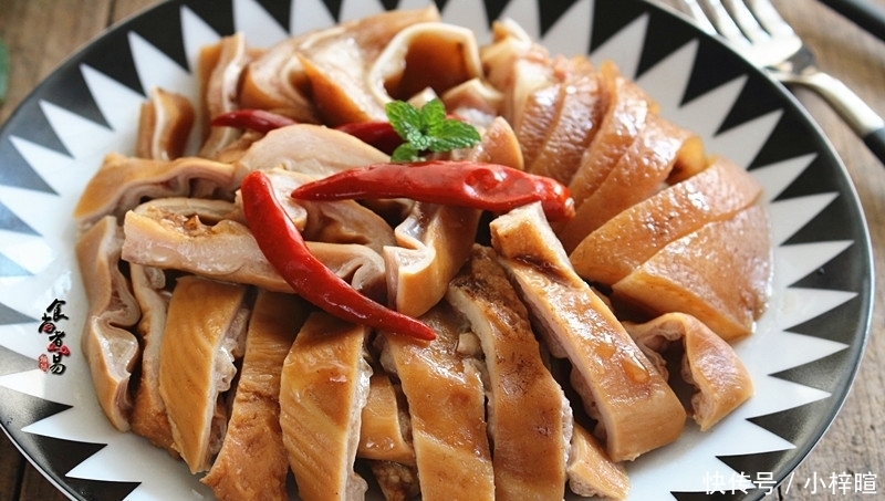 做卤味,卤水配料很重要,配方收起来,越卤越香,拿黄金都不换