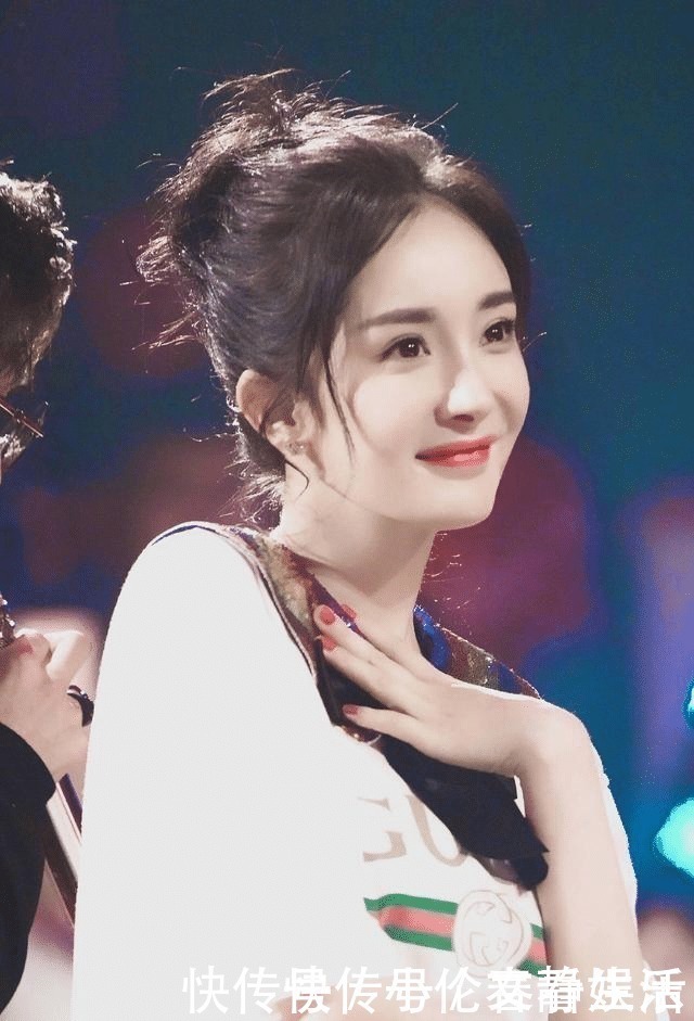 丸子头|冬天再懒也不要散着头发了,有静电,试试这3款扎发,洋气显脸小