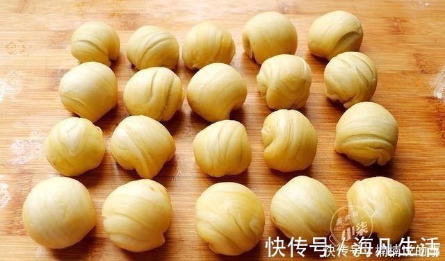 一口酥,做法简单无难度,外酥里软一口一个,越吃越香,太解馋了