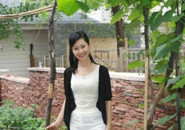 伤心|她是著名歌唱家,因丈夫出轨伤心过度摔下楼梯,后网恋遇现任丈夫