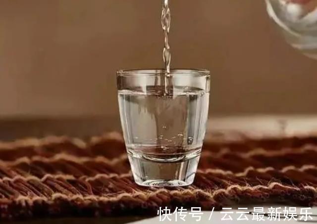 他汀类药物|服用他汀类药物时,这4种食物尽量少吃,提前告诉父母多注意