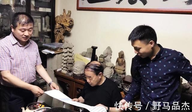 书法家!他写一副对联卖7.8万,网友不看好,专家:看那落款!