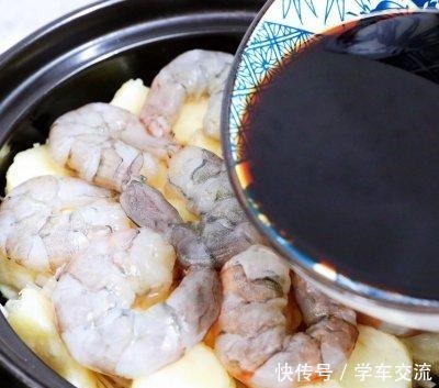 虾仁豆腐煲健康营养、不油不腻,一家人晚饭吃真舒服