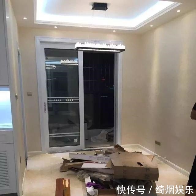 新房|婆婆不顾反对请亲戚装修,完工后我懵了飘窗改做柜子,谁见过