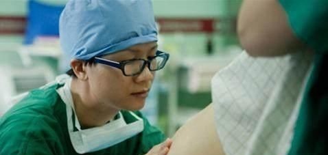 医生们|婆婆陪儿媳产检被医生支开,随后医生问了一个问题,孕妈尴尬不已