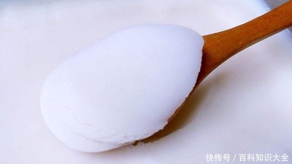 熬猪油最好别只放盐!加一点“它”猪油雪白,放一年不会坏!