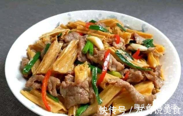 晚饭做几道菜，美味可口，简单又健康，家人吃的开心