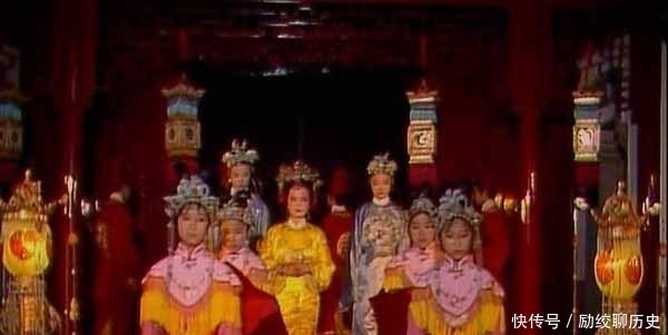 贾府|元春省亲,阖府欢庆,但却耗资无数,到底是好事还是坏事?