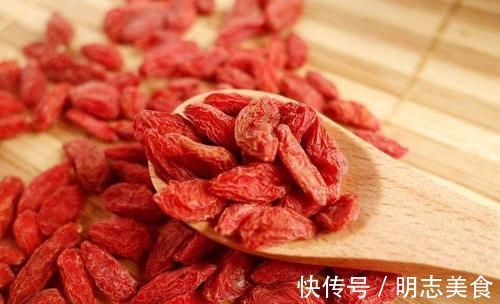 排毒养颜|女性想要皮肤好,适合常吃3种食物,嫩肤养颜,延缓衰老