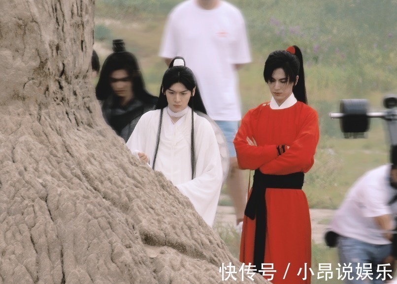 谢怜|《天官赐福》定妆照公开!站姐晒路透图被骂,粉丝都不敢认领