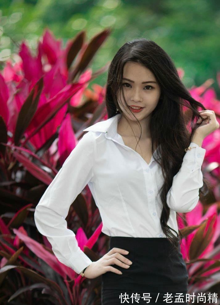 穿搭|包臀短裙搭配白色衬衫,是非常百搭的职场穿搭,简洁大方又时尚